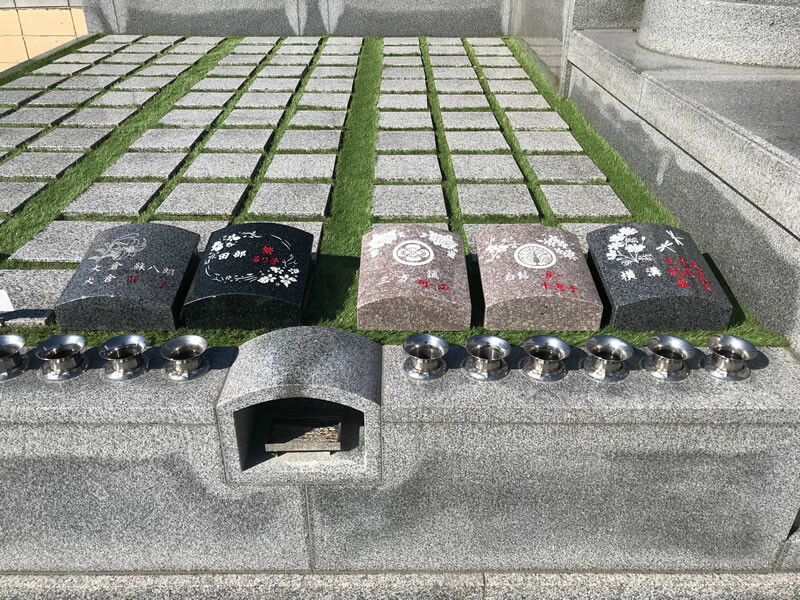 南平台中央墓地